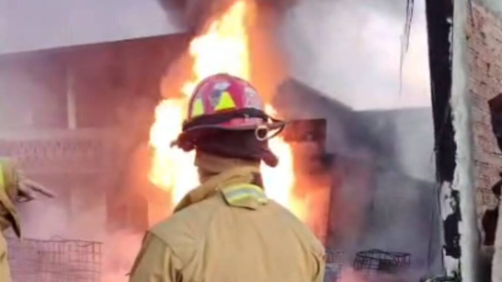 Incendio en bodega de huachicol en La Piedad.