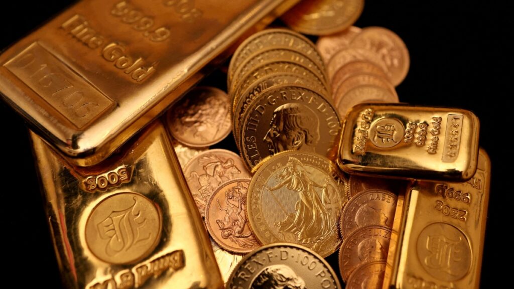 Incertidumbre por políticas de Trump impulsan el oro hasta un récord por encima de los 5 mil dólares por onza