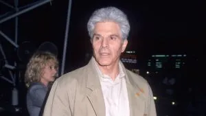 La leyenda del cine mexicano Jorge Rivero impacta levantando pesas a sus 88 años: video