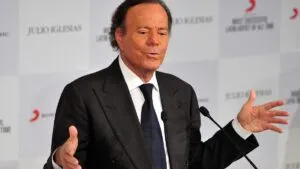 Julio Iglesias pide archivo de la denuncia por abuso sexual presentada por dos mujeres