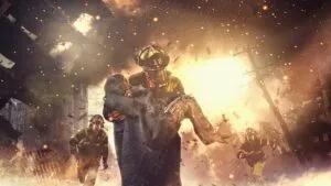 La casa se incendiaba: policías rescatan a mujer con síndrome de Down en Iztapalapa