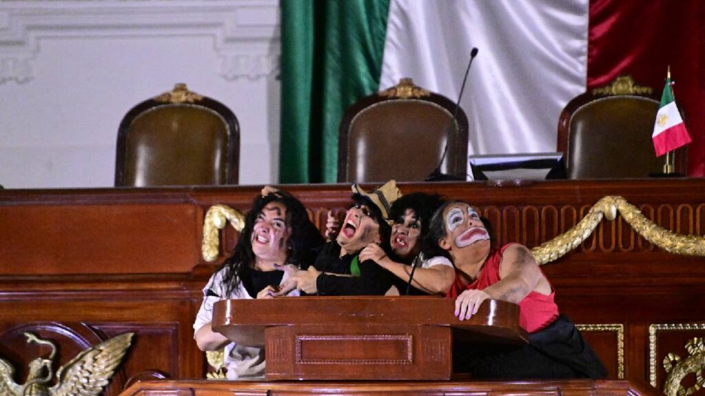 Reinas Chulas provocan polémica en el Congreso CDMX por sátira política y críticas a Gálvez y Téllez durante la Noche de Museos.