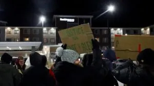 Protestas en Minneapolis continúan y activistas apoyan a migrantes