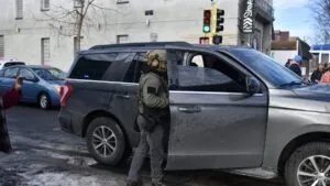 Minnesota demanda al gobierno de Donald Trump por operativos antiinmigrantes tras muerte de mujer