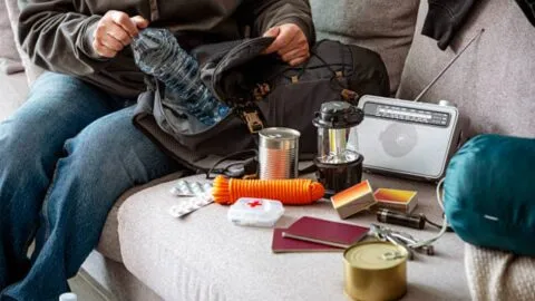 Alerta sísmica: ¿dónde se debe tener la mochila de emergencia y en qué momento debes usarla?