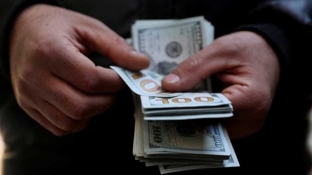 Rial iraní se desploma a casi cero durante protestas