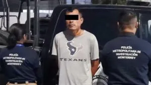 Detienen a hombre por golpear y atropellar a su pareja en Monterrey