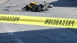 Fiscalía investiga como homicidio culposo la muerte de motociclista en Iztapalapa