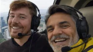 MrBeast y Eugenio Derbez sorprenden al llegar en helicóptero a una comunidad del Edomex: videos