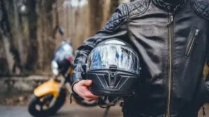 Buscan a mujer que habría arrastrado a motociclista más de 2 km en Iztapalapa
