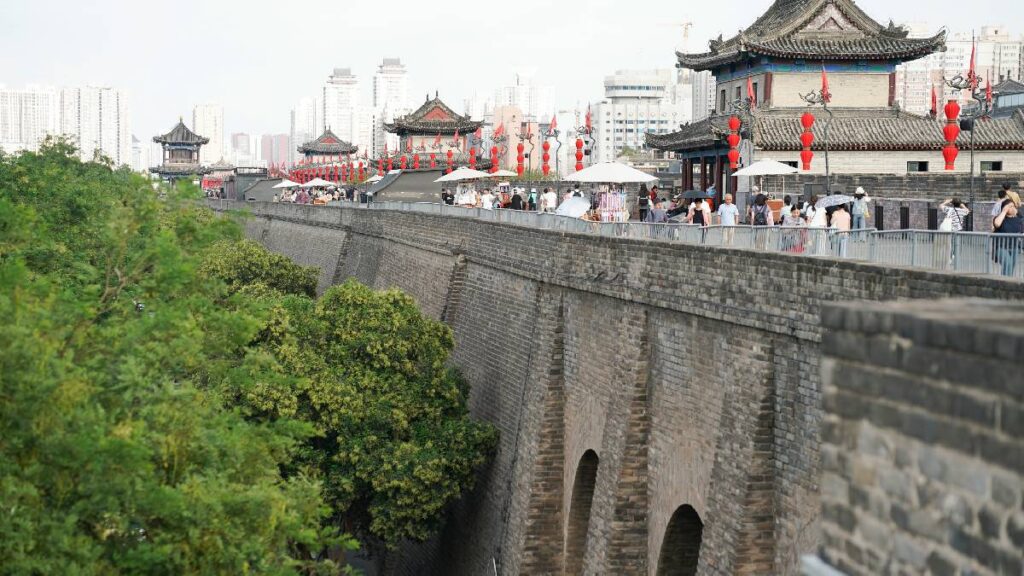 arqueólogos descubren ciudad en muralla
