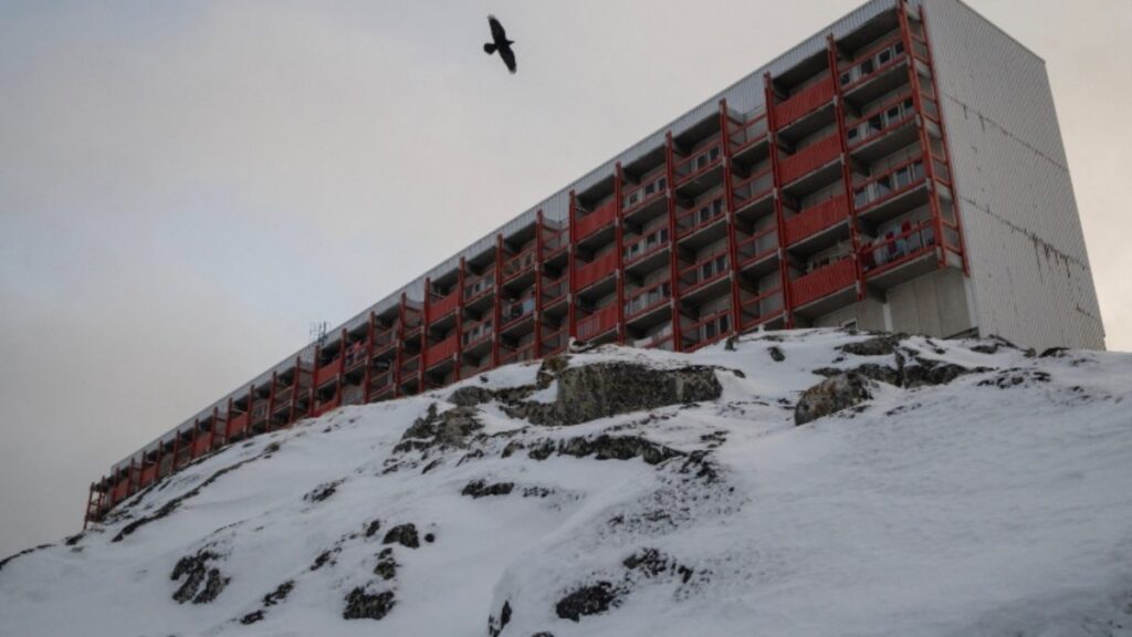 Nieve en Rusia sepulta viviendas