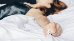 ¡No es raro! Reír y llorar en el orgasmo femenino es normal, señala un estudio