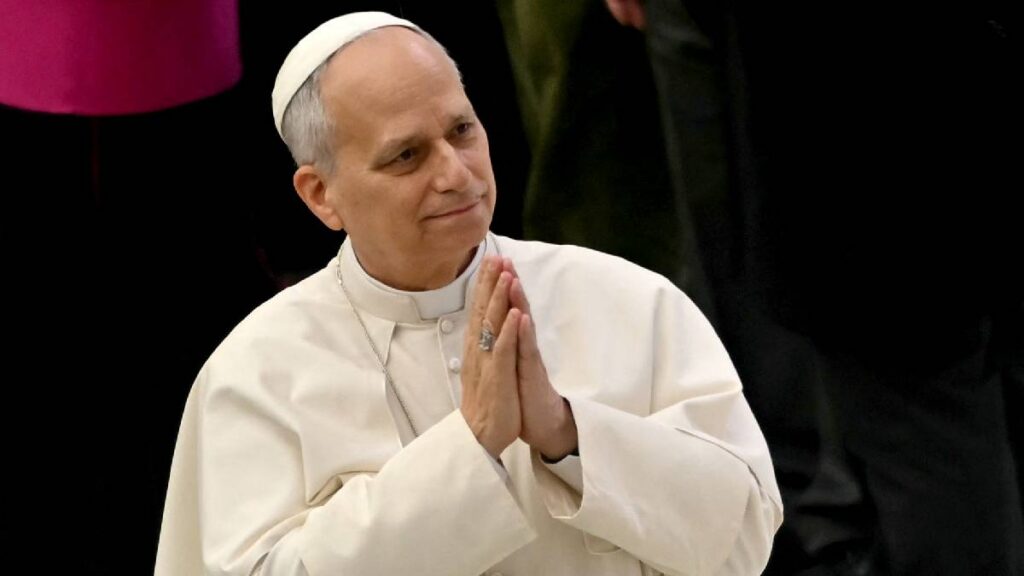 Ante el aumento de fraudes digitales y ciberacoso, el Papa León XIV emitió un documento en el que reconoce los beneficios de la inteligencia artificial, pero también advierte sobre sus peligros