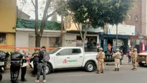 Localizan y clausuran toma clandestina de hidrocarburo en Azcapotzalco; aseguran bidones con turbosina