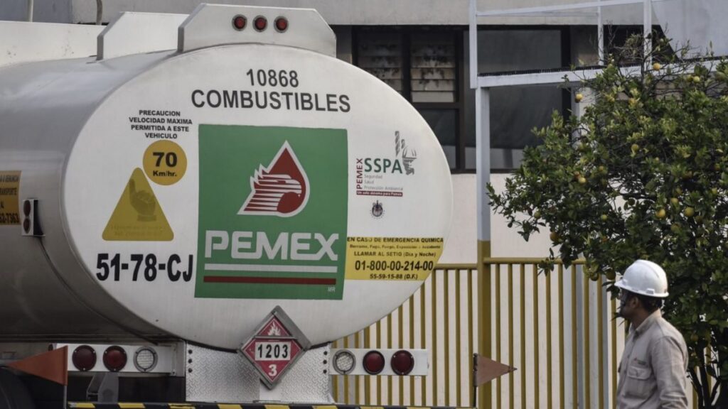 Pemex cae en producción de barriles diarios