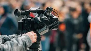 Impiden ingreso de periodistas extranjeros a Venezuela; retienen a Julián Mazoy cerca de 17 horas