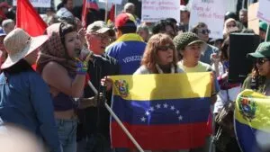 Por captura de Nicolás Maduro, se manifiestan en Embajada de EE.UU. en México