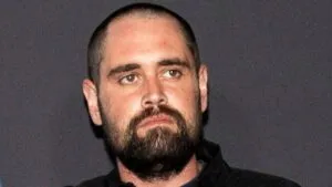 Posponen comparecencia de Nick Reiner por muerte de sus padres; abogado abandona el caso