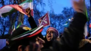 Protestas vuelven a las calles de Irán este sábado, con 60 horas sin Internet por "apagón digital"