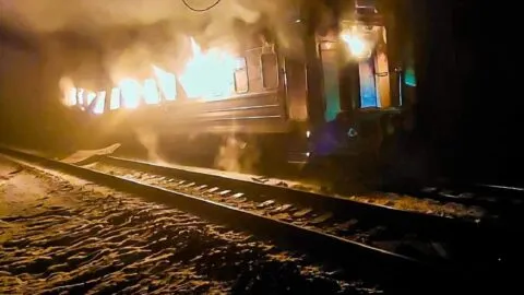 Bombardeos rusos en Ucrania matan, al menos, a 10 personas y dañan plantas energéticas