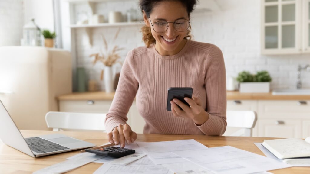 Desde la comodidad de tu casa paga tu predial 2026. Foto: Gettyimages 