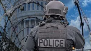 Agente de ICE mata a manifestante que intentó atropellar a elementos; se desatan protestas en Minneapolis