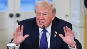 Trump afirma que Irán está en "grandes problemas" y reitera amenazas