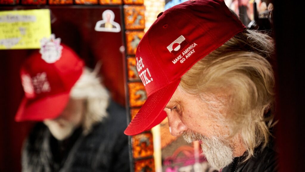 Gorras antitrump en Groenlandia. Foto: Reuters