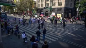 Colectivo Poesía de Emergencia México encabeza las movilizaciones en CDMX este 23 de enero