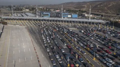 Filas en las garitas de Mexicali hoy: así está el cruce a San Diego