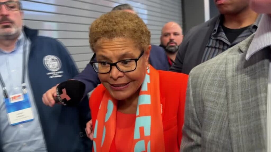 Alcalde de Los Ángeles, Karen Bass. Foto: Reuters