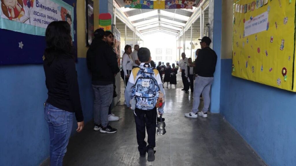 SEP confirma que estudiantes de nivel básico regresan a clases el lunes 12 de enero tras talleres docentes.