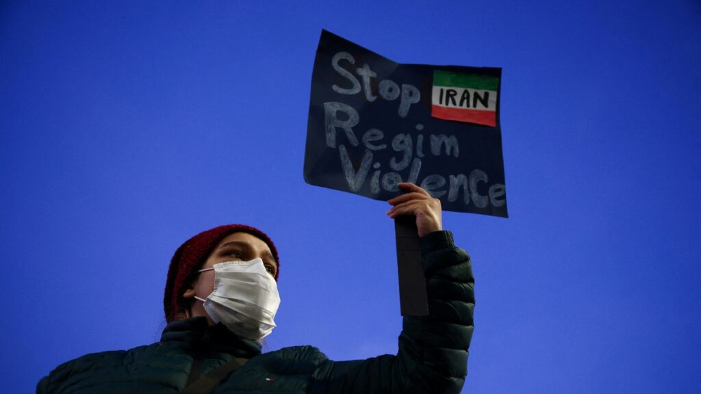 Se eleva a 2 mil 403 el saldo de muertos por las protestas en Irán; llevan 132 horas sin internet