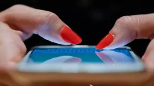 Si tienes una línea Telcel, hay dos formas de hacer el registro y una puede ser desde casa