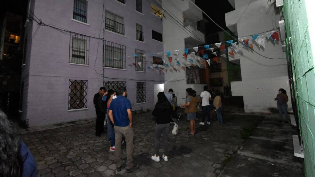 Autoridades recomiendan revisar viviendas y seguir medidas de seguridad tras un sismo para evitar riesgos.