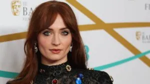 Revelan la primera imagen de Sophie Turner como Lara Croft para la nueva serie de Tomb Raider en Prime Video