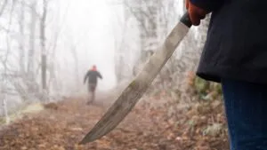 Hombre con machete amenaza y persigue a joven por usar playera de los 49ers: "¡Quítate esa camiseta roja!"