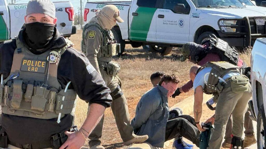 Suspenden a dos agentes de inmigración involucrados en asesinato de Alex Pretti en Minneapolis