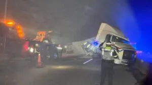 Cierre total en la Toluca-Palmillas por accidente; el tráfico está parado