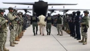 Tres traslados y casi 100 reos: el balance de envíos de delincuentes de México a EE. UU.