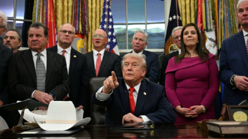 Trump propone elevar a 1.5 billones de dólares el presupuesto militar de EE.UU. para 2027, financiado con aranceles.