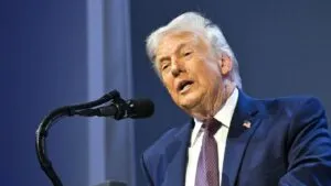 Trump revive Davos y sacude al mundo