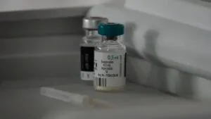 ¿Qué vacunas dejaron de recomendarse en Estados Unidos, pero son obligatorias en México?