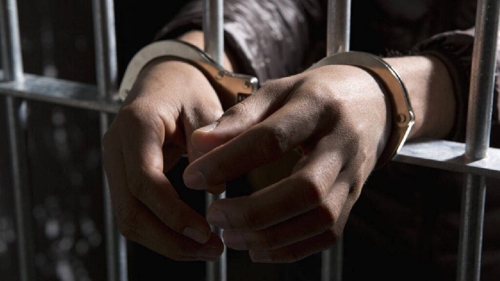 Vanguardia se pronuncia por detención de su director