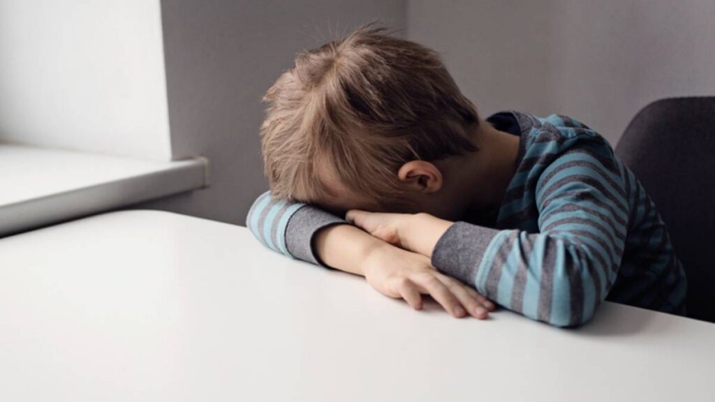 Comparten video de un alumno golpeado en Oaxaca.