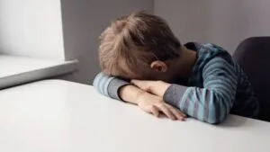 Video en Oaxaca: ríen mientras alumno de talla baja es golpeado