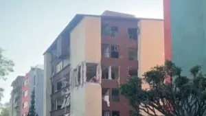 Vuelan vidrios y concreto: momento de la explosión en Paseos de Taxqueña que dejó 7 heridos