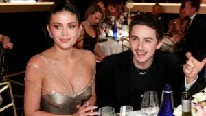 Kylie Jenner y Timothée Chalamet no son los únicos: el amor en los Globos de Oro 2026