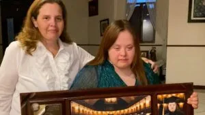 "Que no discriminen a la gente", pide Ana Victoria, la primera abogada con síndrome de Down en el mundo